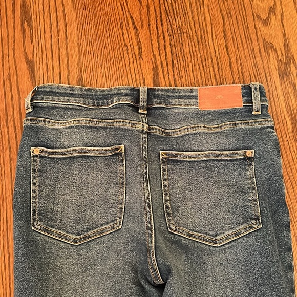 Zara Raw Hem Ankle Jean - Picture 5 of 5
